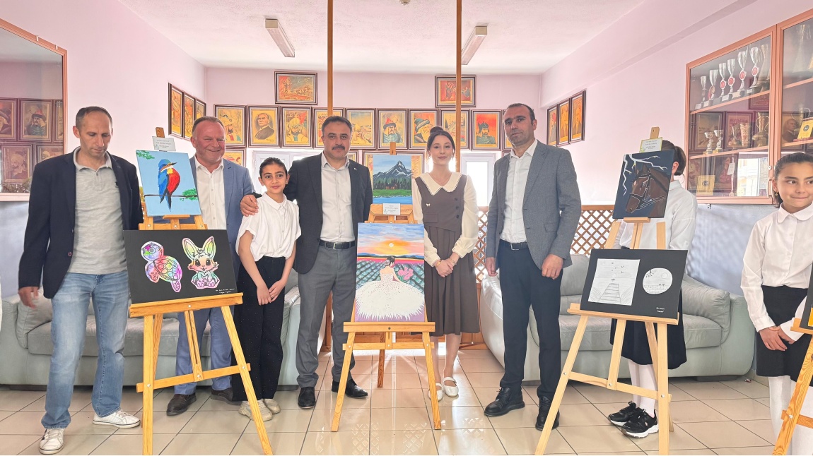 GÖRSEL SANATLAR KULÜBÜMÜZ RESİM SERGİSİ AÇTI